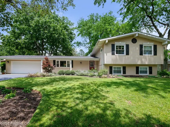 641 Aberdeen Rd, Cary, IL 60013