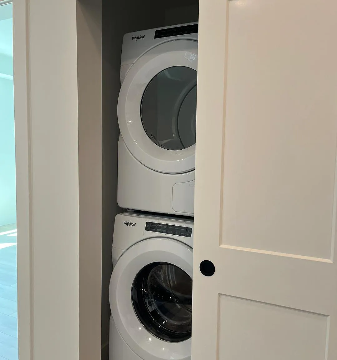2 bed, 706 sqft, $2,200 — Photo 3