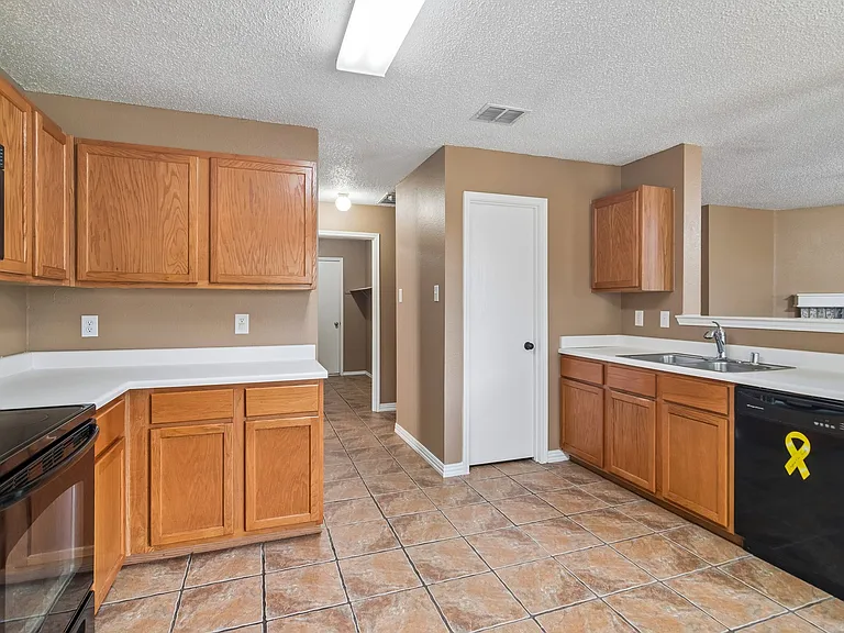 2232 Chestnut Dr — Photo 7