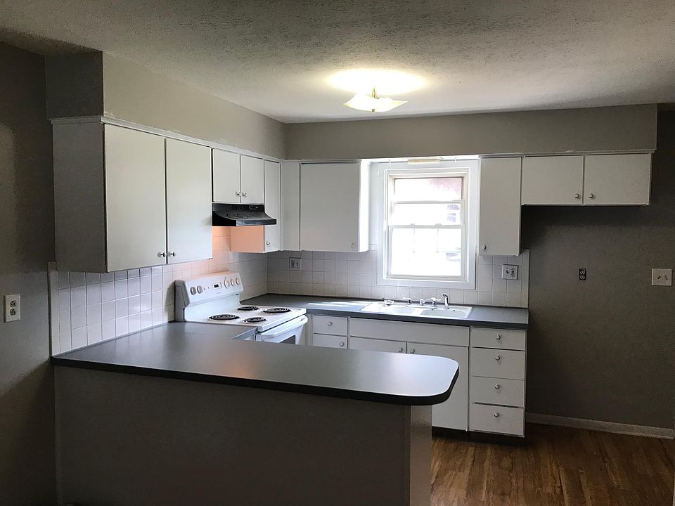 1st image of 380 Rockwood Dr #2