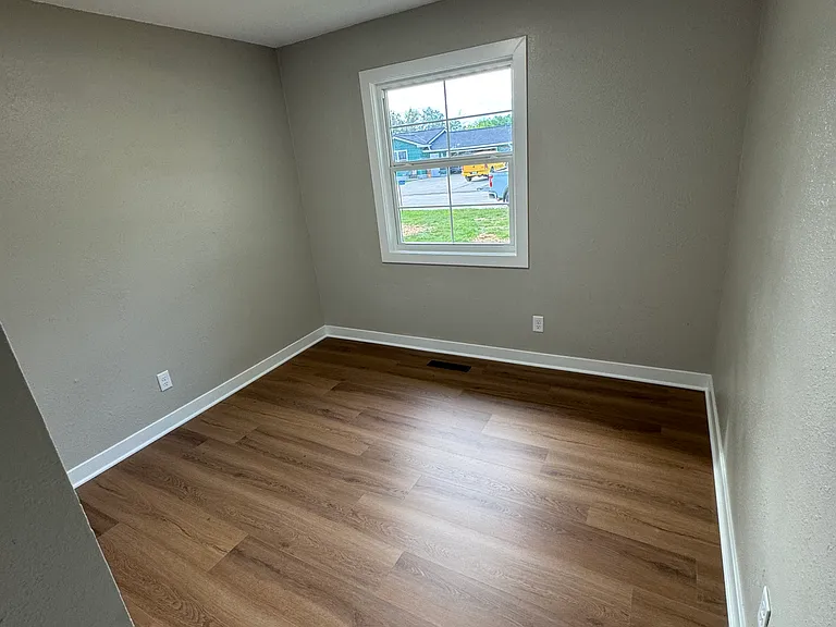 2324 Elm St — Photo 11