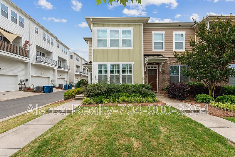 3246 Moss Ln
