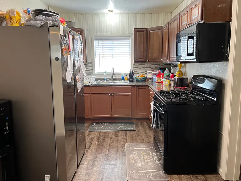 1006 N College St — Photo 8