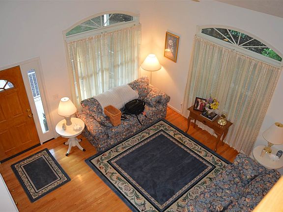 3rd image of 111 Smith Ct