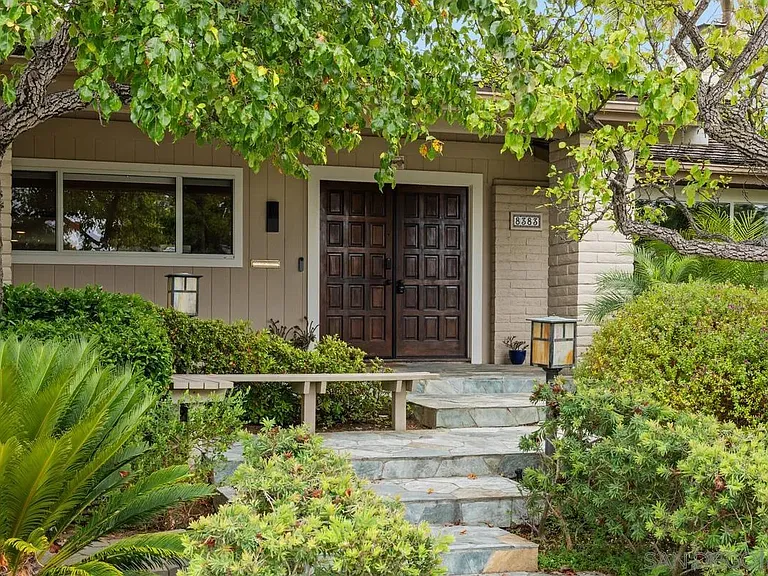 8383 Cliffridge Ln — Photo 3