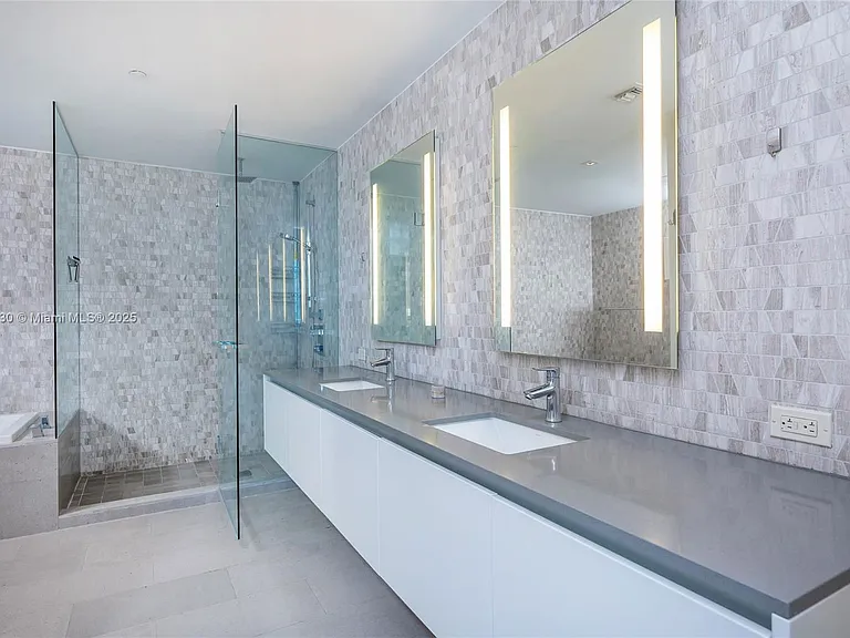 68 SE 6th St #1510 — Photo 13