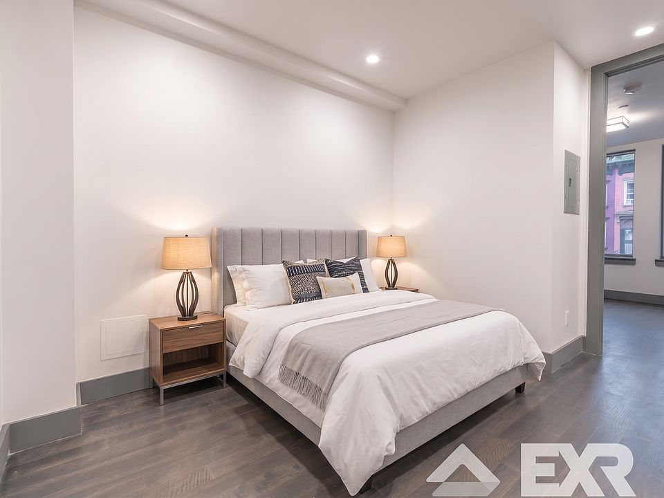 2nd image of 523 Willoughby Ave APT 3R