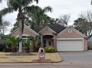 5008 Live Oak Dr, Dickinson, TX 77539