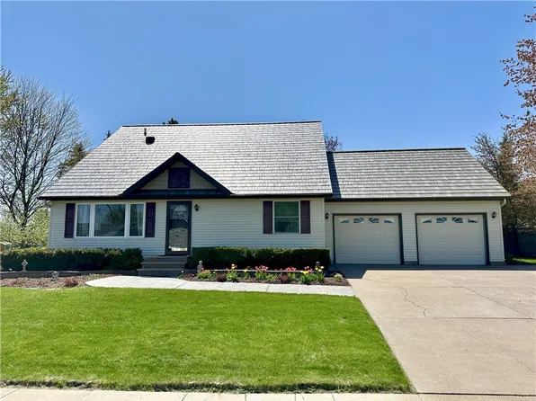 410 E Roosevelt Avenue, Fall Creek, WI 54742