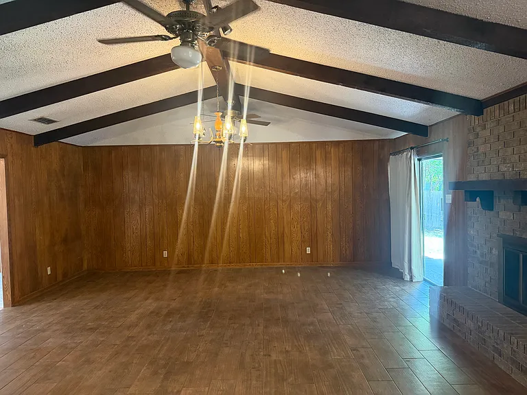 607 Estes Dr — Photo 19