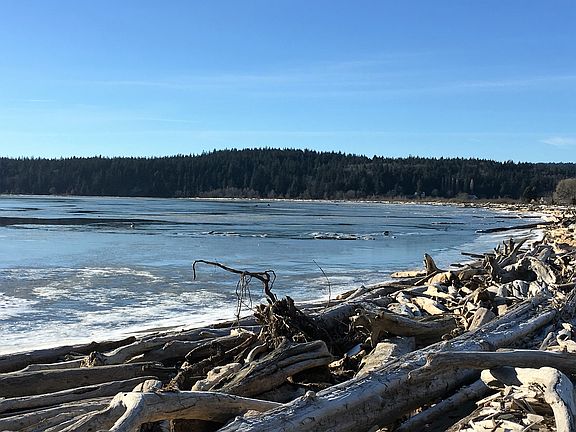 4th image of 884 Livingston Bay Shore Dr