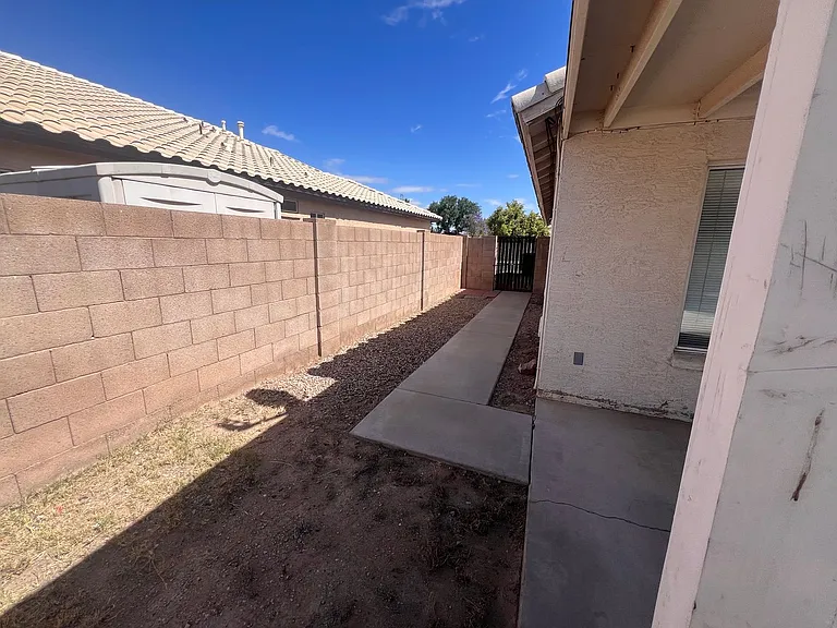 10821 W Royal Palm Rd — Photo 11