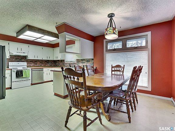 4th image of 88 Selby Crescent