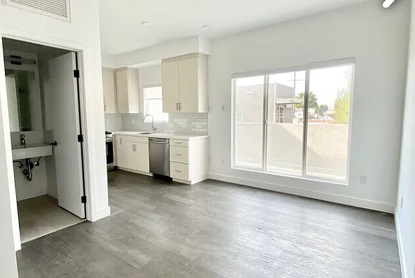 1 bed, 404 sqft, $1,699 — Photo 2