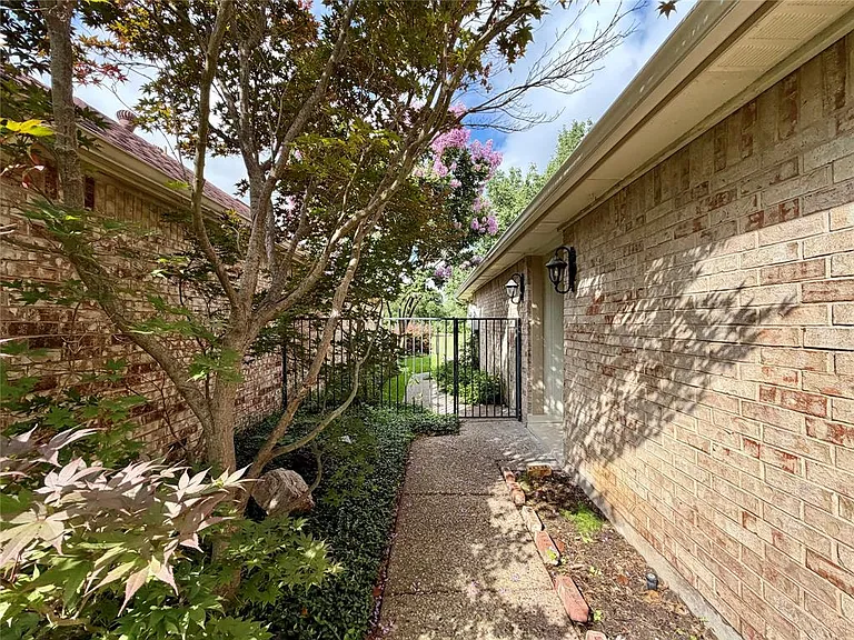 3212 Laurel Oaks Ct — Photo 3