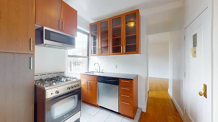 Rented by Bond New York | media 8