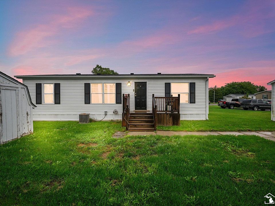1st image of 29356 Maple Dr