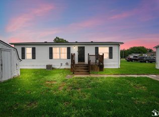 29356 Maple Dr, Flat Rock, MI 48134