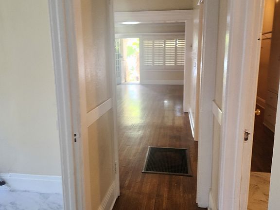 2nd image of 2221 W 21st St