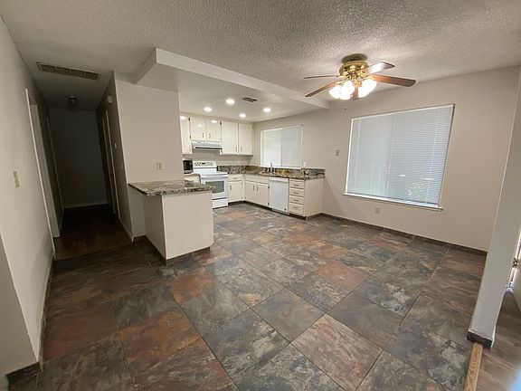3rd image of 2892 Azevedo Dr #A