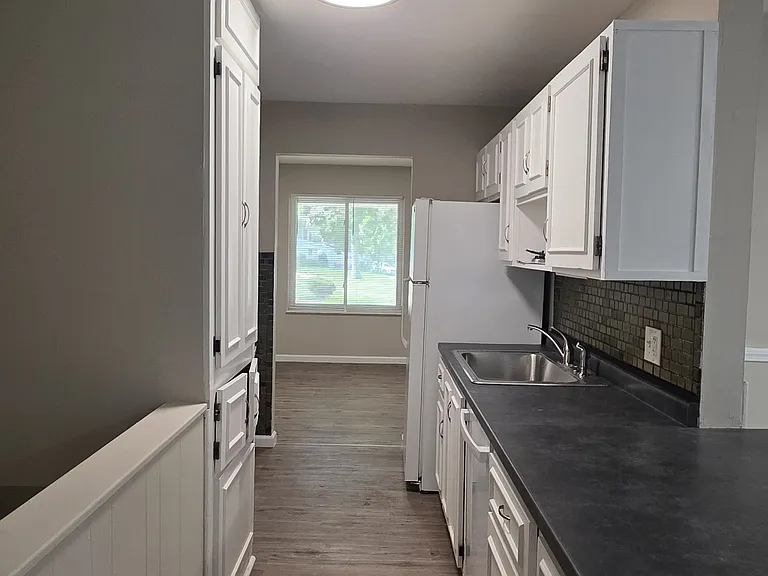 2259 Ainsworth Dr — Photo 4