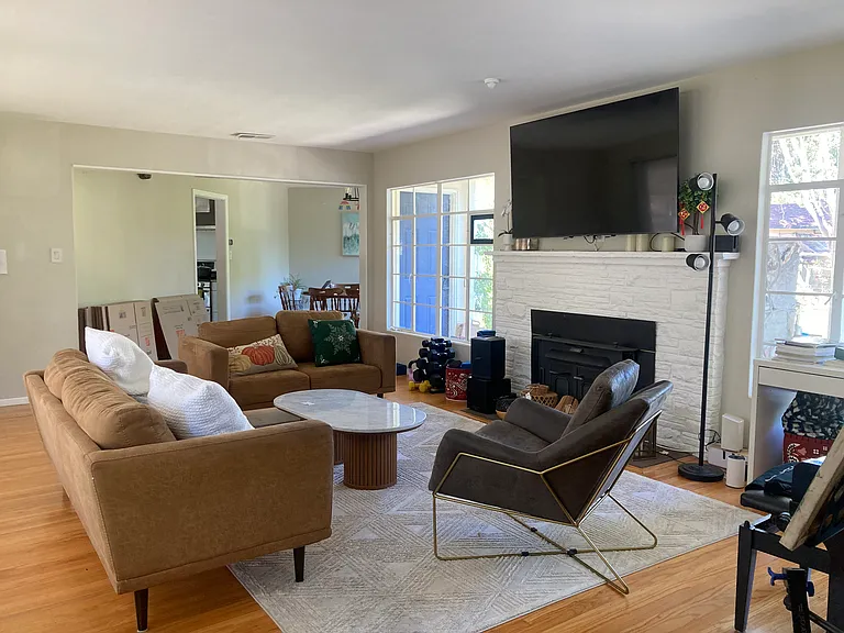 36703 Niles Blvd — Photo 1