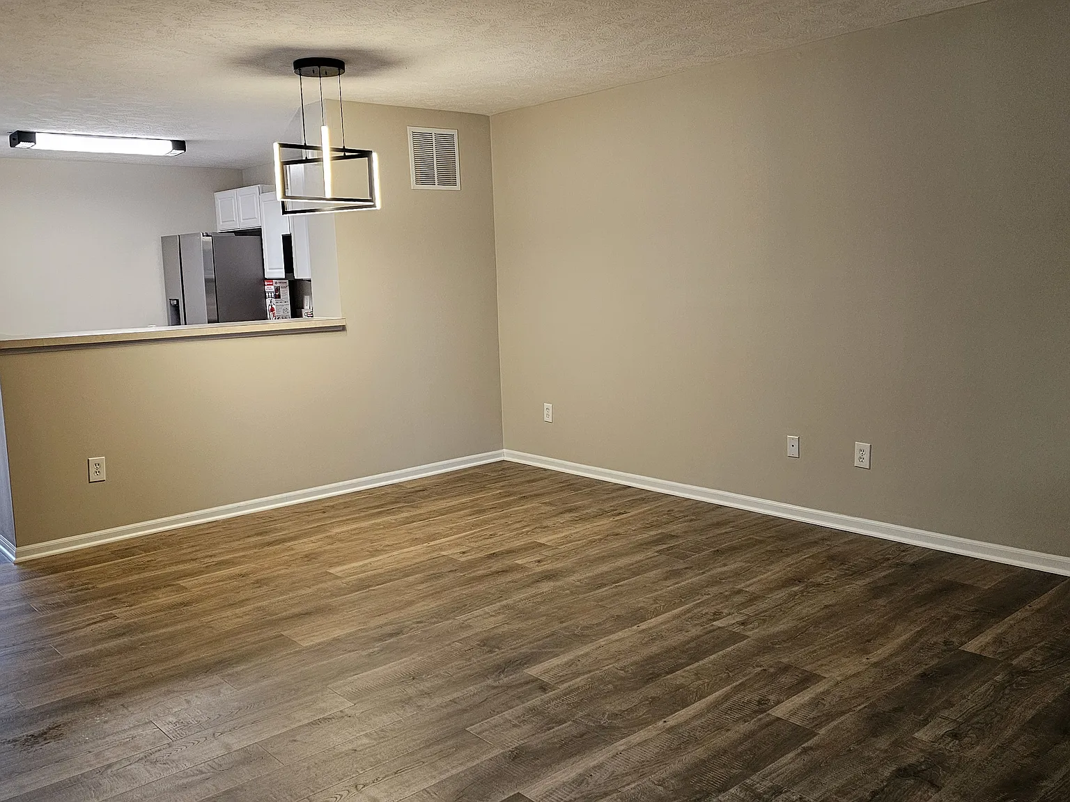 2 bed, 1832 sqft, $2,075 — Photo 2