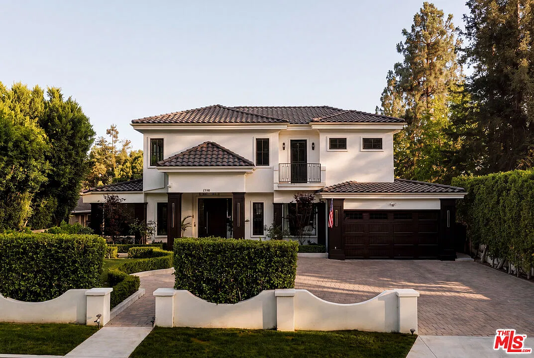 5 bed, 7.0 bath, 8828 sqft, $30,000 — Photo 1