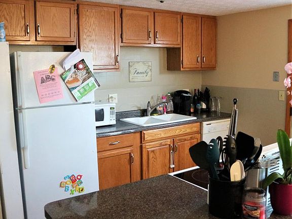 3rd image of 2334 Topaz Dr