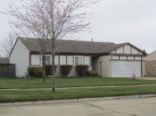 28695 Cromwell Dr, Chesterfield, MI 48047