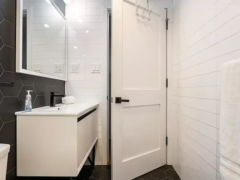 546 Monroe St #3 — Photo 17
