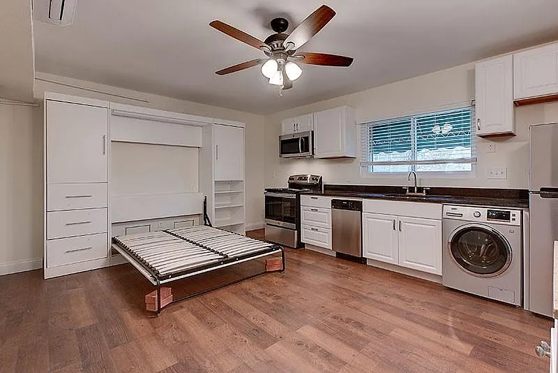 Studio, 1.0 bath, 300 sqft, $1,200 — Photo 4