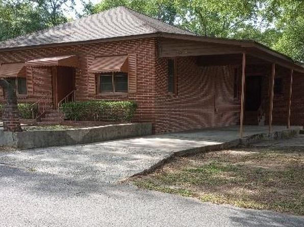 305 Wolfe St, Dublin, GA 31021