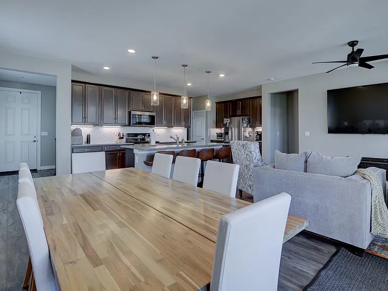 Open and bright floorplan