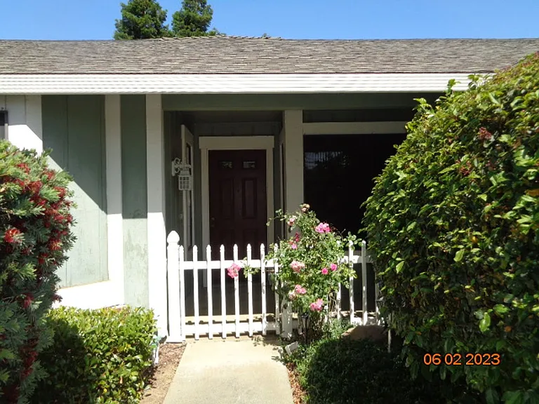 6122 Vanden Rd — Photo 2