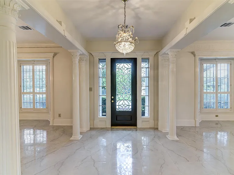 90 Heathrow Ln — Photo 3