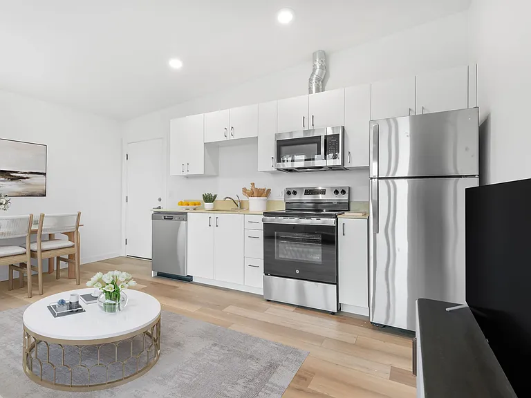 311 Graham — Photo 13