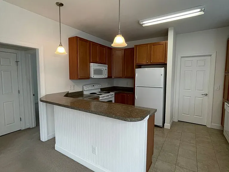 605 Viccars Ln — Photo 6