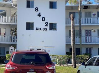 8402 111th St APT 210, Seminole, FL 33772