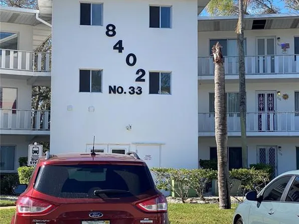 8402 111th St APT 210, Seminole, FL 33772