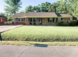 5907 Meadow Dr, Moss Point, MS 39563