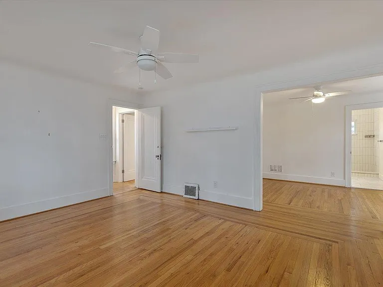 271 E Woodland St — Photo 26