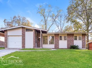 910 Derhake Rd, Florissant, MO 63033