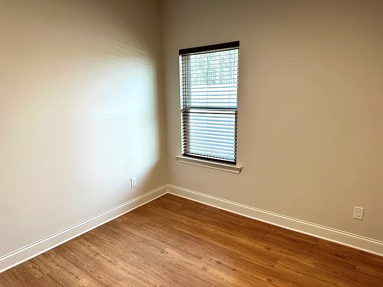 525 N Linwood Ave — Photo 23