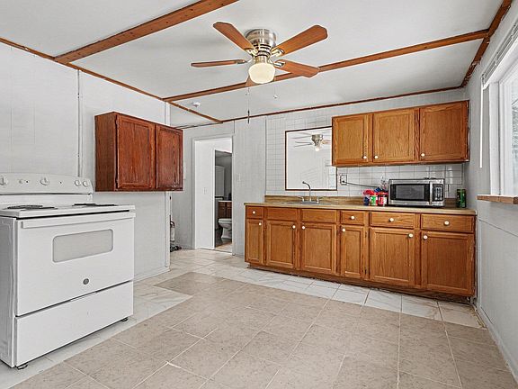 3rd image of 1654 Opland Rd