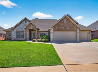 1218 Manor Dr, Bartlesville, OK 74006