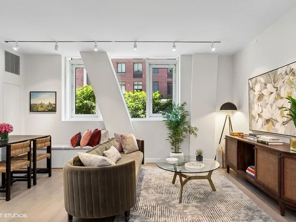 505 W 43rd St #1A, New York, NY 10036