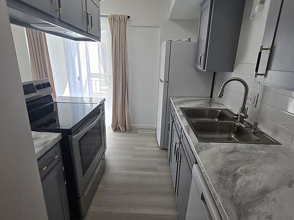 4th image of 1740 Cromwell Dr APT 3
