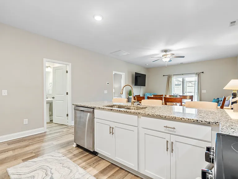 124 Bridge Point Cir — Photo 12