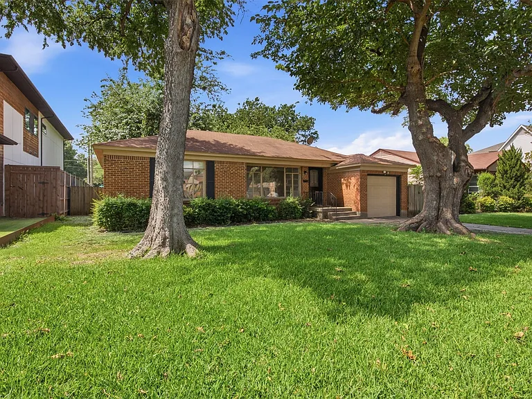 3884 Van Ness Ln — Photo 4